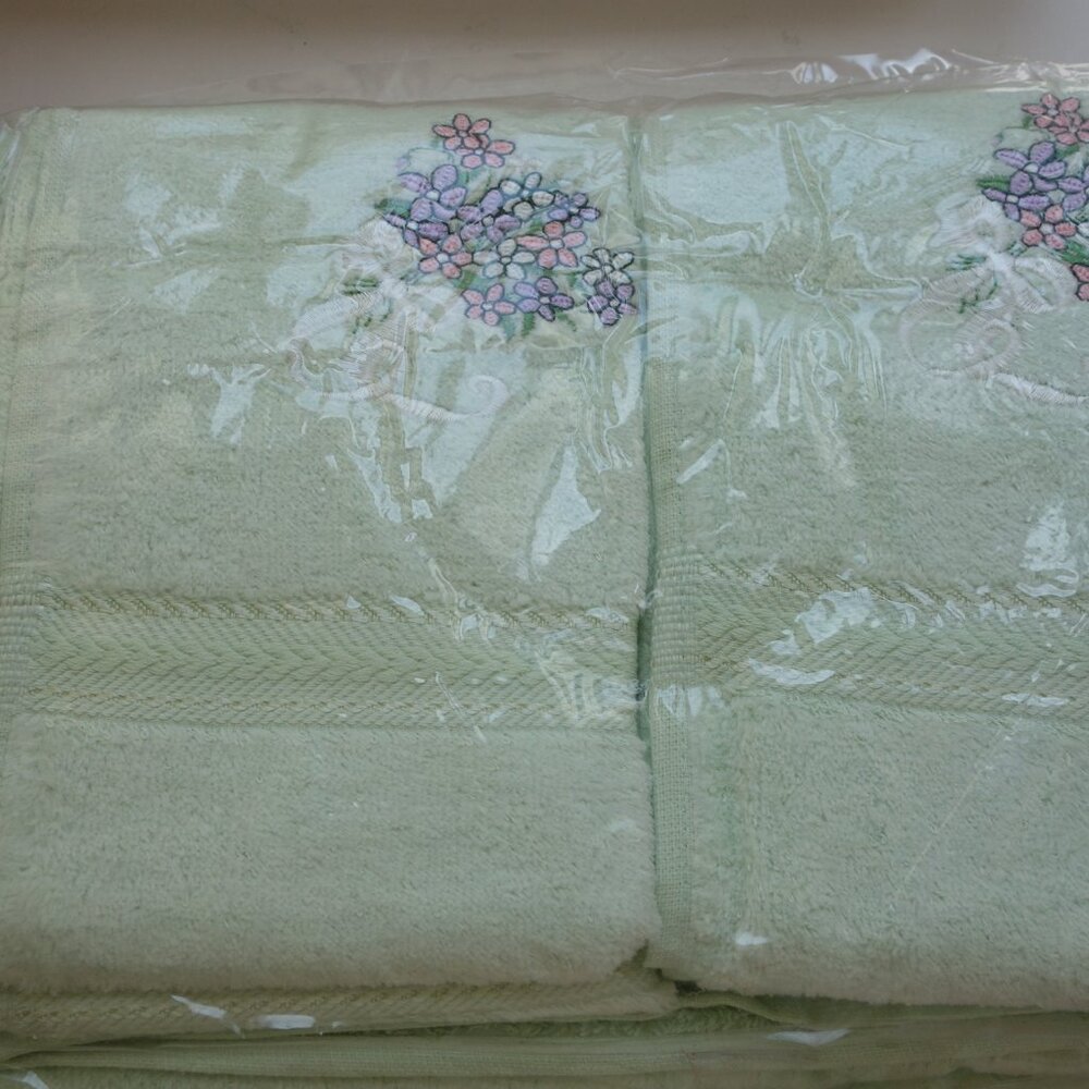 Bath Towel Set Silky Touch 100% Cotton 4PC Light Green w/ Floral Embroidery New